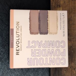 Makeup Revolution Contour Powder Compact In Shade Light